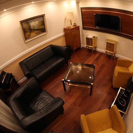 Golden Apartments إسن المظهر الخارجي الصورة