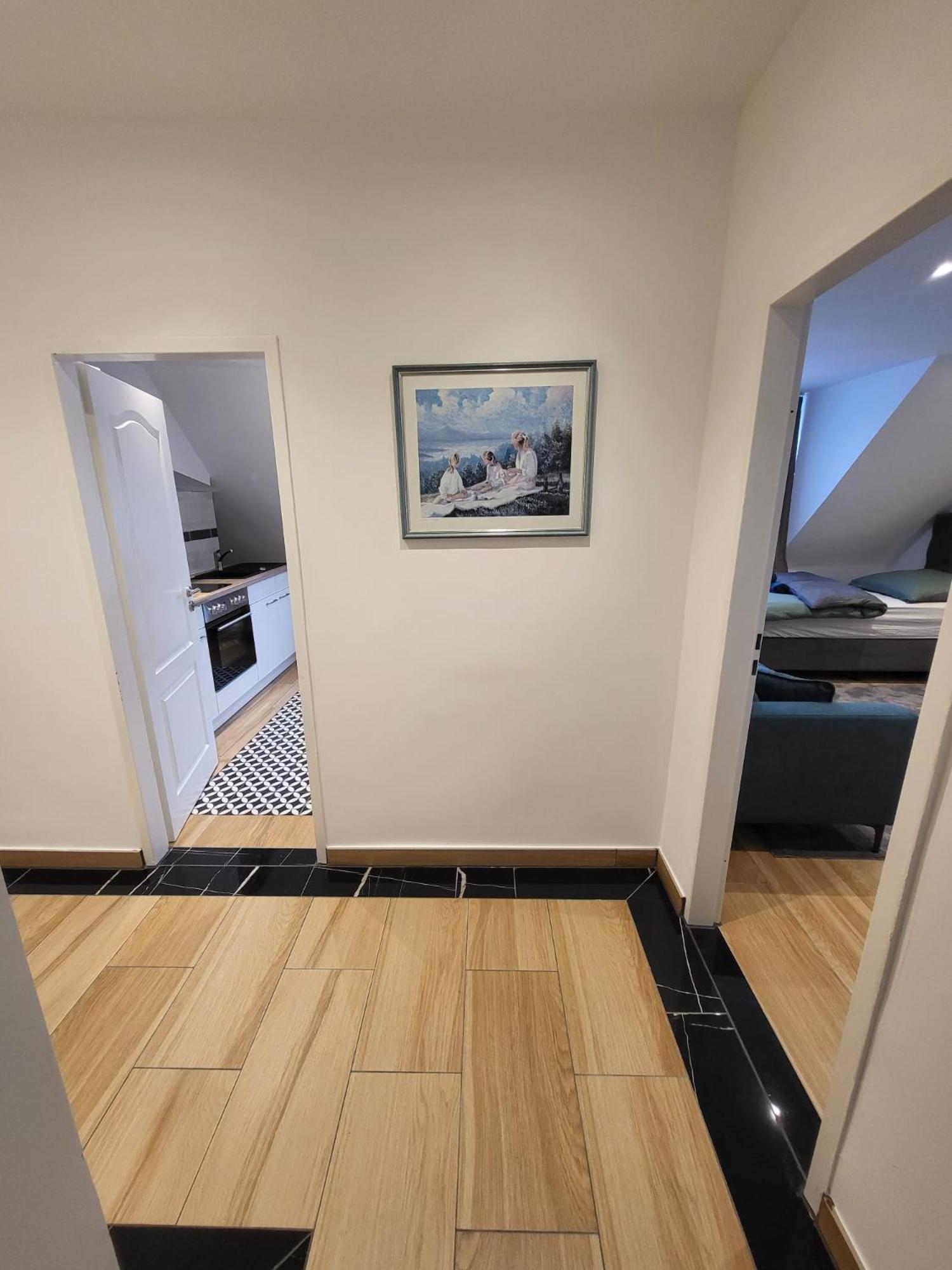 Golden Apartments إسن المظهر الخارجي الصورة