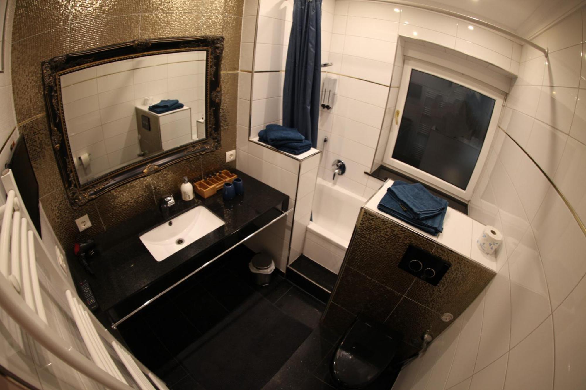 Golden Apartments إسن المظهر الخارجي الصورة