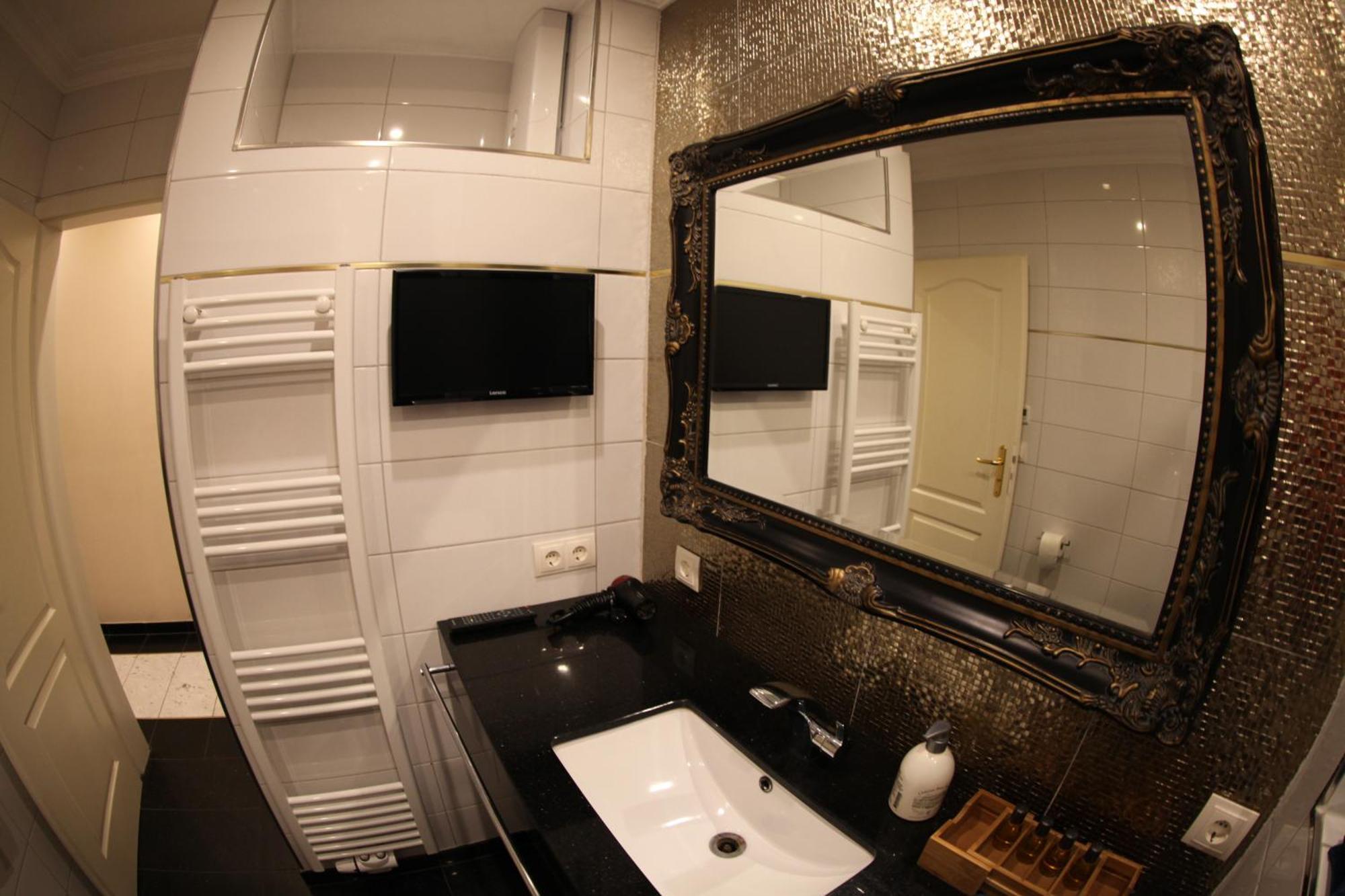 Golden Apartments إسن المظهر الخارجي الصورة